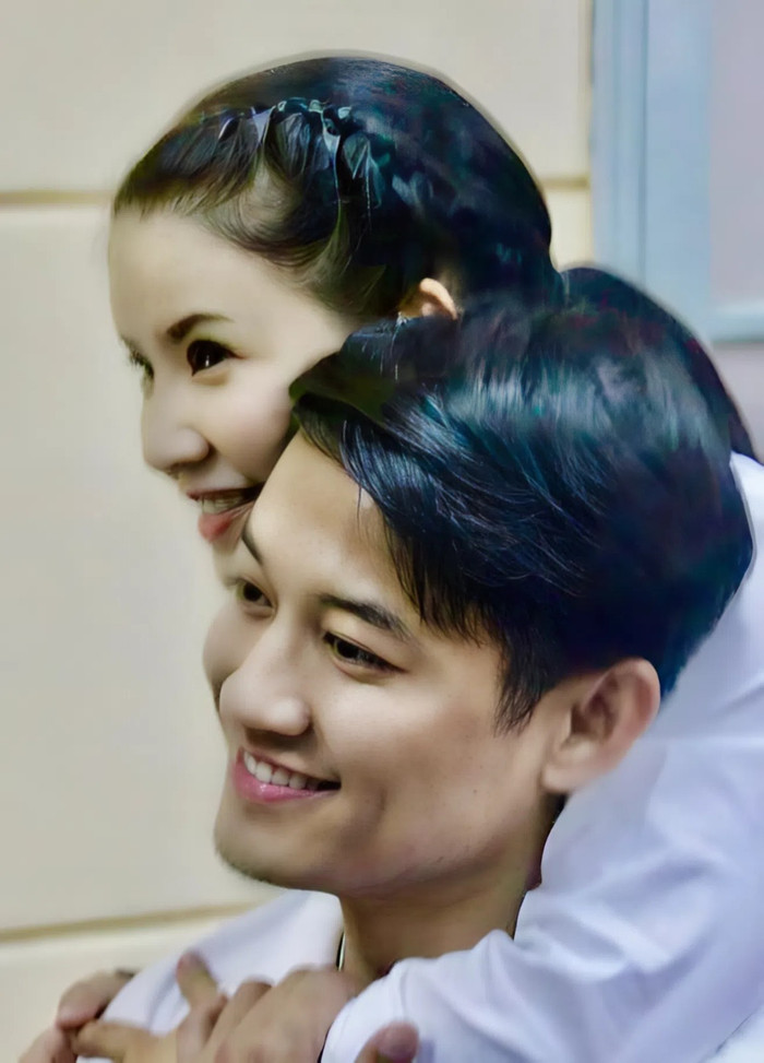 Khoảnh khắc đặc biệt, hiếm hỏi khi nghệ sĩ Ngọc Trinh và Quý Bình chụp ảnh cùng nhau. (Ảnh từ FB Song Minh)