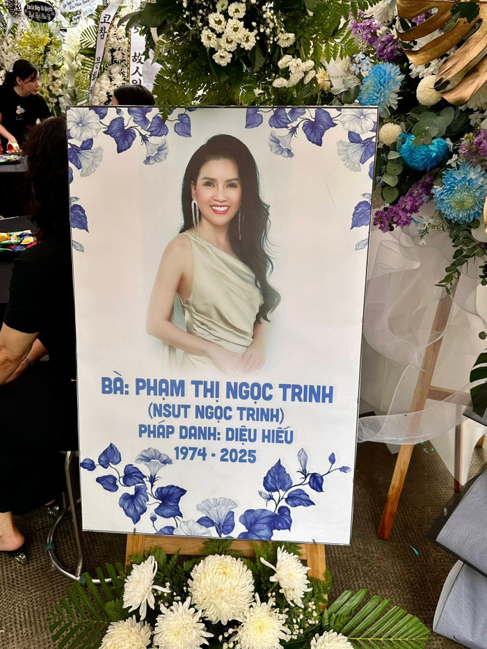 Tang lễ của diễn viên Ngọc Trinh khiến nhiều người nghẹn ngào, tiếc thương. (Ảnh từ FB Song Minh)