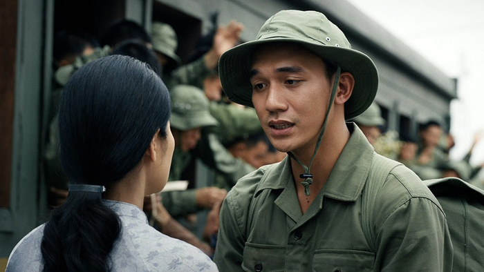 Phim Mưa Đỏ đang đứng trước cơ hội trở thành phim điện ảnh ăn khách nhất mọi thời đại.
