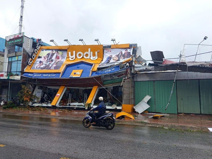 Lốc xoáy gây thiệt hại nặng nề ở Ninh Bình sáng 29/9. (Nguồn: Tiền phong)