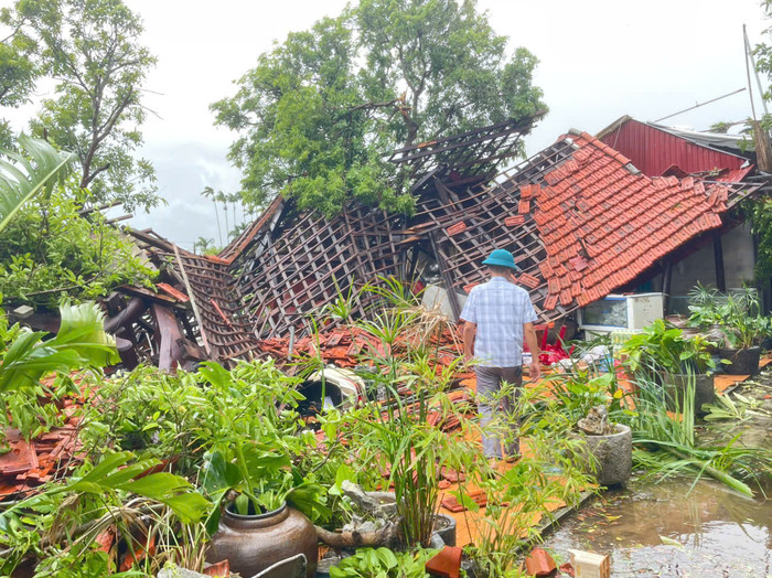 Lốc xoáy ở Hải Phòng, nhiều người bị thương, hàng trăm ngôi nhà, công trình bị tốc mái. (Nguồn: Sức khỏe & Đời sống)