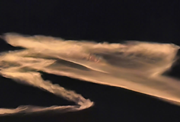 Dải ánh sáng kỳ lạ xuất hiện trên bầu trời khiến người dân xôn xao Ảnh 1