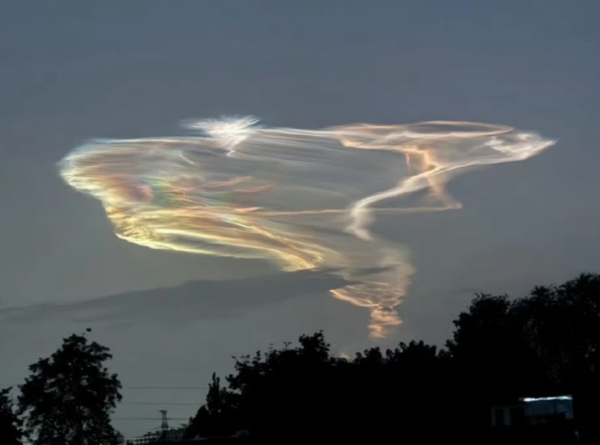 Dải ánh sáng kỳ lạ xuất hiện trên bầu trời khiến người dân xôn xao Ảnh 4