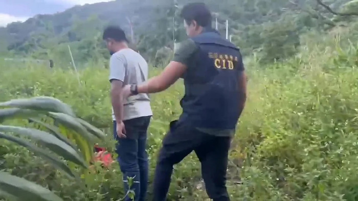 Đến thăm bạn gái trong vùng lũ, người đàn ông có hành động gây phẫn nộ Ảnh 3