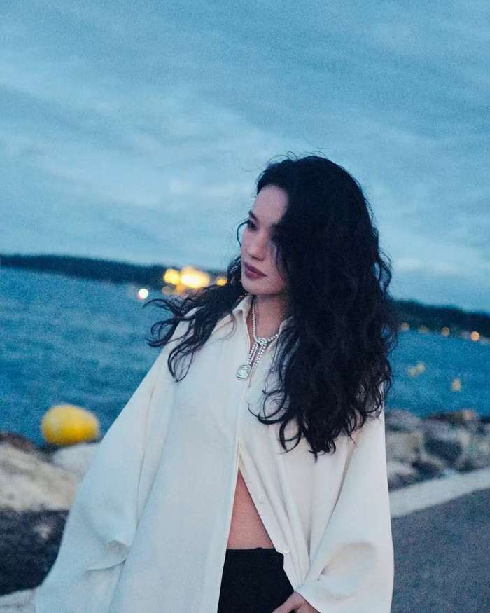 Thư Kỳ từng bị gắn chặt với hình ảnh gợi cảm và cô phải mất nhiều năm nỗ lực để thoát khỏi. (Ảnh IGNV)