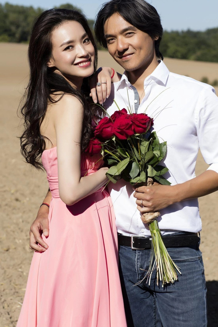 Hôn nhân viên mãn của Thư Kỳ khiến nhiều người ngưỡng mộ. Cô được nhận xét 'trẻ mãi không già', một phần nhờ vào đời sống tình cảm viên mãn. (Ảnh IGNV)