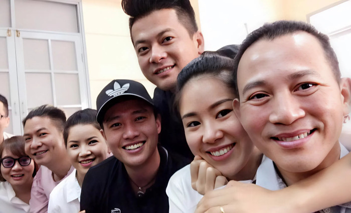 Lê Phương xót xa đăng ảnh chụp cùng Ngọc Trinh kèm dòng chia sẻ nghẹn ngào khi người chị trong nghề qua đời đột ngột. (Ảnh FBNV)