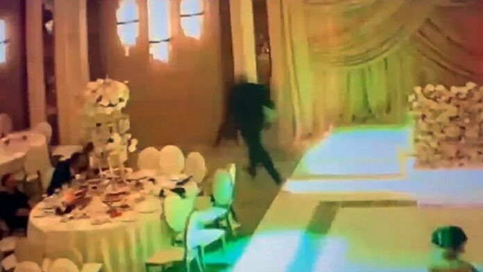 Bị kẻ lạ mặt ăn trộm thùng tiền 1.5 tỷ đồng, cô dâu bật khóc tại đám cưới Ảnh 3