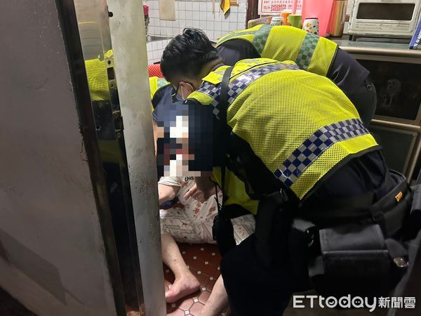 Cụ bà 100 tuổi khóc kể 'mất cả 4 con', sự thật được con gái lên tiếng làm rõ Ảnh 4