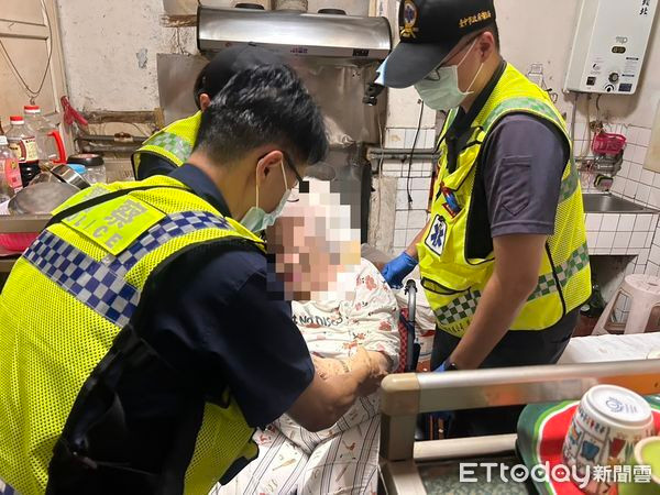 Cụ bà 100 tuổi khóc kể 'mất cả 4 con', sự thật được con gái lên tiếng làm rõ Ảnh 2