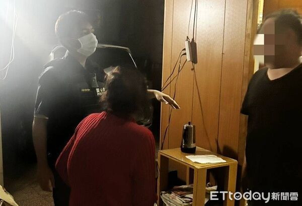 Cụ bà 80 tuổi báo cảnh sát vì phát hiện 'người đàn ông lạ' đột nhập vào nhà, con trai bàng hoàng sau khi trở về Ảnh 2