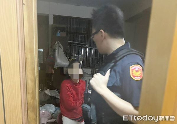 Cụ bà 80 tuổi báo cảnh sát vì phát hiện 'người đàn ông lạ' đột nhập vào nhà, con trai bàng hoàng sau khi trở về Ảnh 1