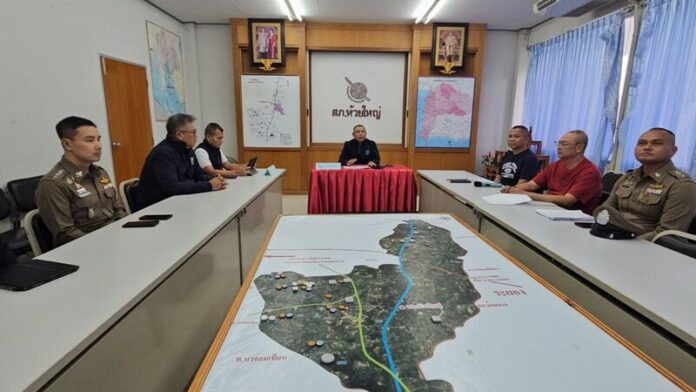 Chiếc vali lạ trôi nổi trên sông, người dân bàng hoàng khi vớt lên kiểm tra Ảnh 2