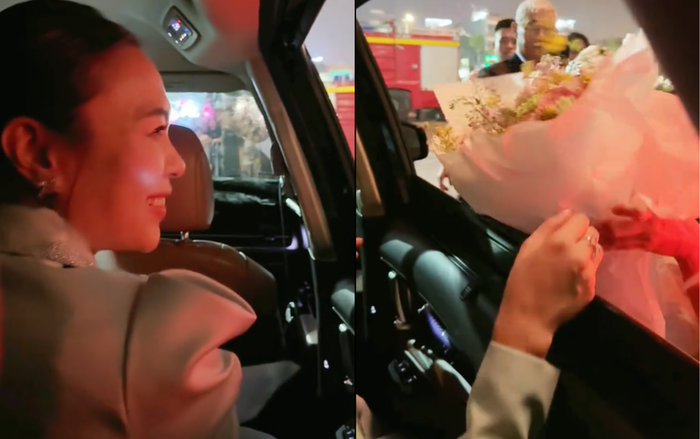 Khán giả ra tận xe để tặng hoa sau đêm diễn, thái độ Mỹ Tâm ra sao? Ảnh 1