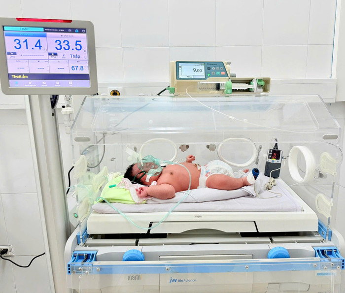 Bé trai chào đời nặng 6,2kg tại Bệnh viện Đa khoa Khu vực Cẩm Phả. Ảnh: Sức khoẻ & Đời sống 