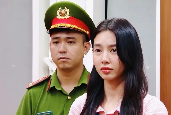 Chính Thùy Tiên đang tự tay hủy hoại sự nghiệp lừng lẫy của mình.