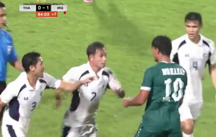Supachok đánh cầu thủ Iraq dẫn đến xô xát kịch liệt - Saostar.vn