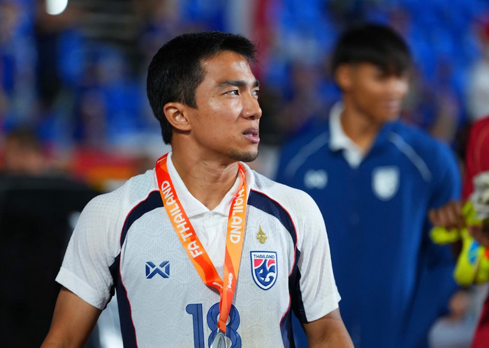 Tiền vệ Chanthip đã rất tức giận khi bị chơi xấu trong ngày Thái Lan thua tuyển Iraq. Ảnh: FAT