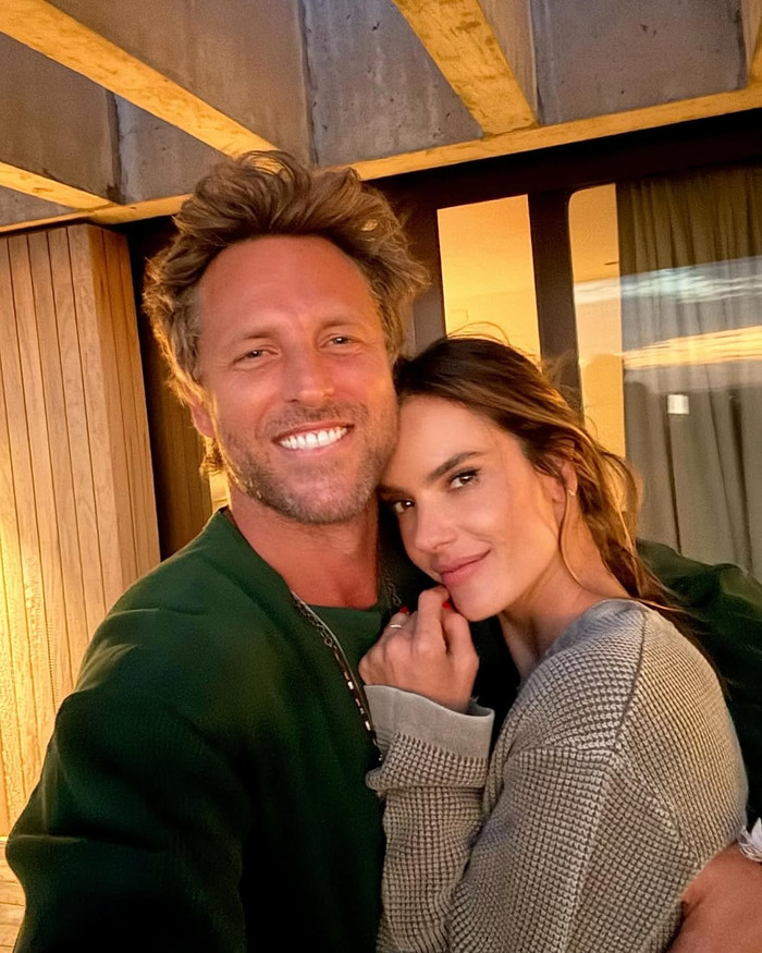 Nữ siêu mẫu hiện có tình cảm viên mãn bên bạn trai. Cả hai công khai hẹn hò từ năm 2024. (Ảnh IGNV)