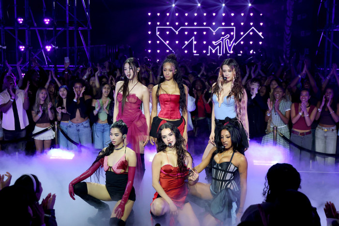 Nhóm nữ toàn cầu gây tranh cãi tại VMAs 2025 Ảnh 3