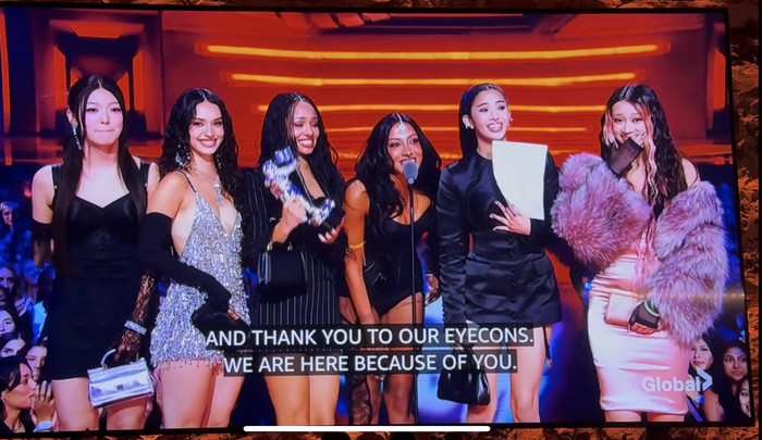 Nhóm nữ toàn cầu gây tranh cãi tại VMAs 2025 Ảnh 2