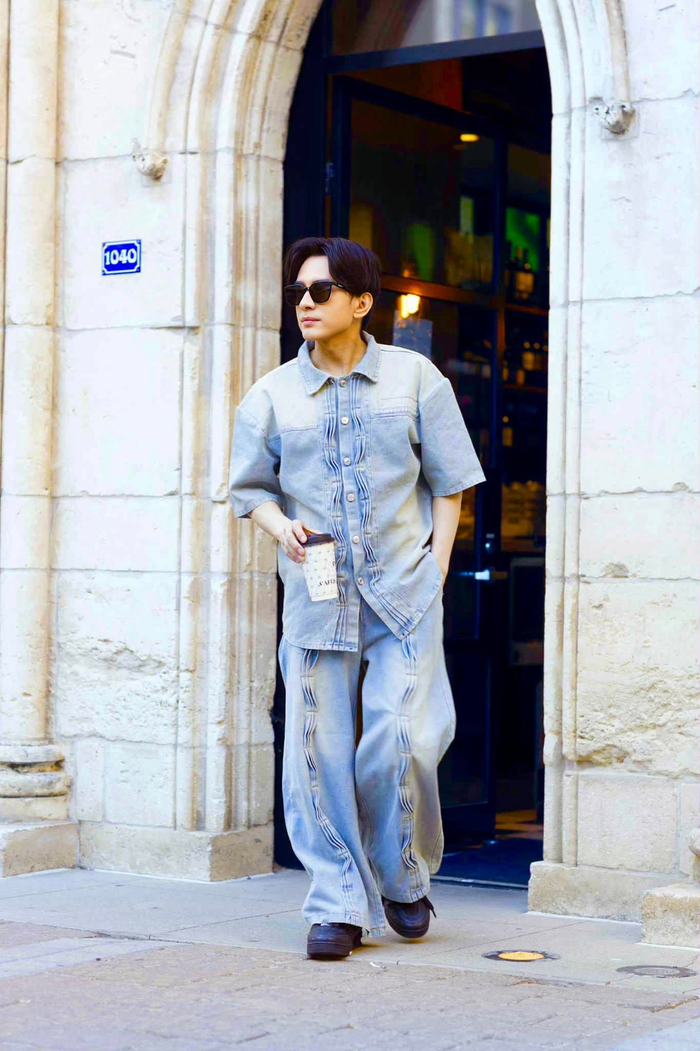 Việc Đan Trường vẫn duy trì 30 năm ca hát là một điều không có nhiều nghệ sĩ làm được. (Ảnh: FBNV)