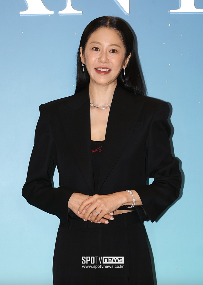 Hành động đẹp của diễn viên Go Hyun Jung đang nhận về phản hồi tích cực từ phía khán giả. Ảnh: Spotvnews