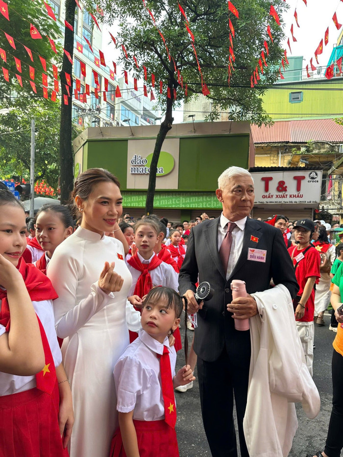 Từng Yuki bảo vệ Mỹ Tâm trong Lễ diễu binh 2/9.