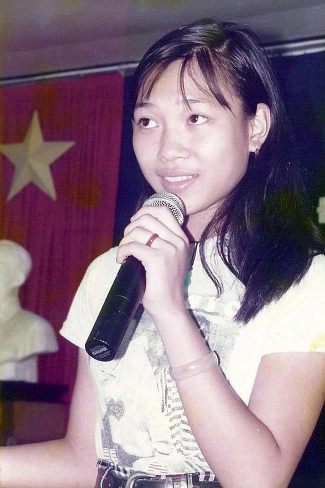 Quãng thời gian học ở Nhạc viện không chỉ là học kiến thức mà còn là giai đoạn cô bắt đầu xuất hiện nhiều hơn trên sân khấu các cuộc thi và hoạt động ca hát. Năm 2001, Mỹ Tâm tốt nghiệp thủ khoa chuyên ngành thanh nhạc, điều này không chỉ khẳng định nỗ lực của cô mà còn mở ra cơ hội lớn trong sự nghiệp âm nhạc sau này.&nbsp;