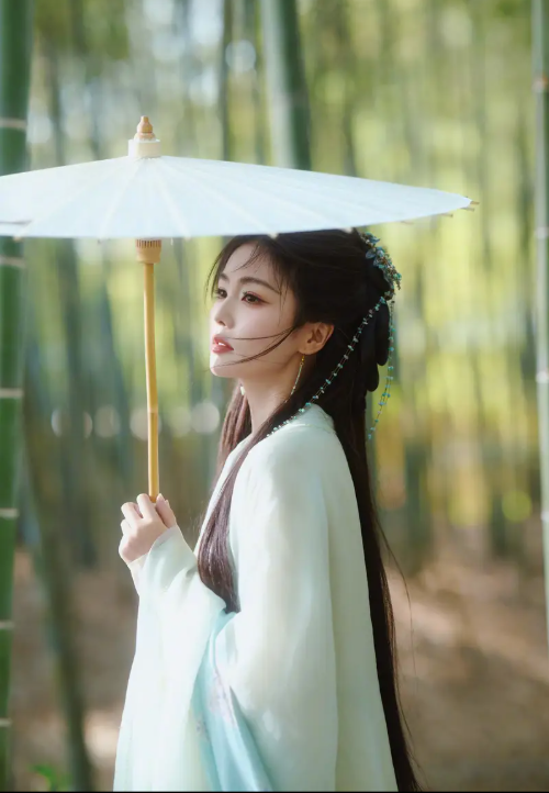 Khán giả đặc biệt yêu mến Bạch Lộc qua những dự án cổ trang.