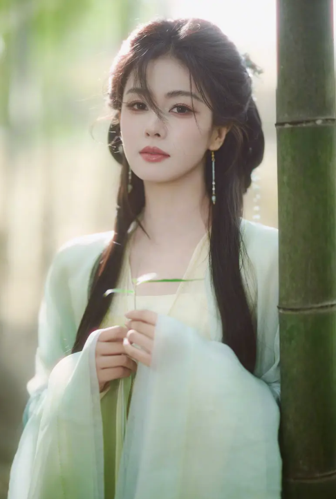 Bạch Lộc gây thương nhớ với tạo hình cổ trang.