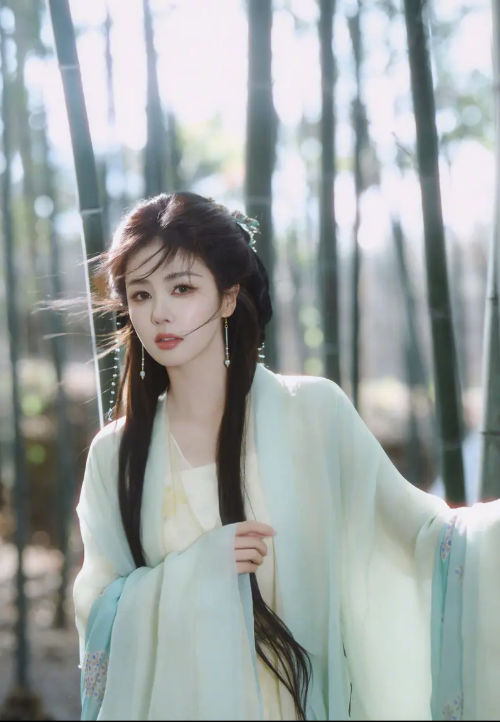 Trong năm 2025, Bạch Lộc là một trong những gương mặt nổi bật của màn ảnh Hoa ngữ.