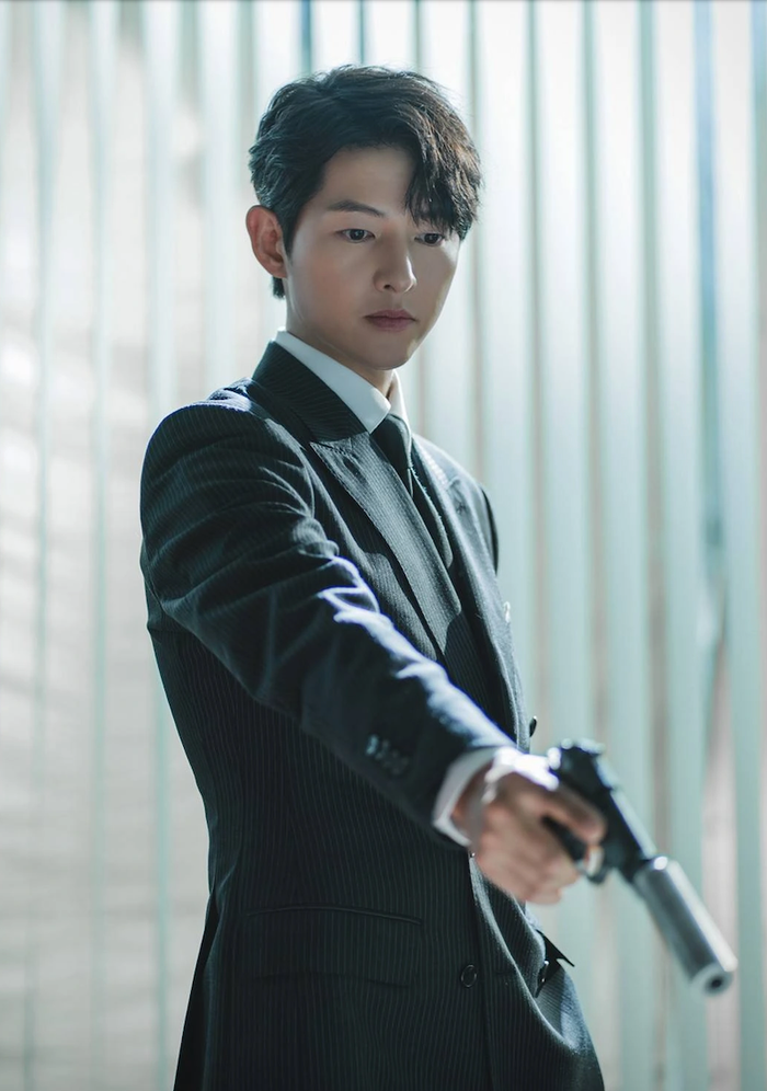 Dù không xuất hiện dày đặc, Song Joong Ki vẫn là cái tên được công chúng quan tâm. Người hâm mộ liên tục tìm kiếm anh thông qua các tác phẩm cũ lẫn những thông tin liên quan đến dự án tương lai.