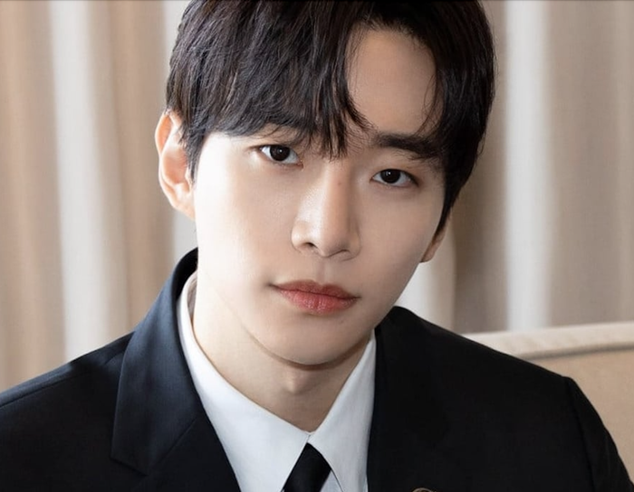 Lee Jun Ho tiếp tục ghi dấu ấn với hình ảnh nghệ sĩ đa năng. Năm 2025, anh cân bằng giữa các vai diễn chất lượng và hoạt động nghệ thuật cá nhân, giúp độ phủ sóng ngày càng rộng.