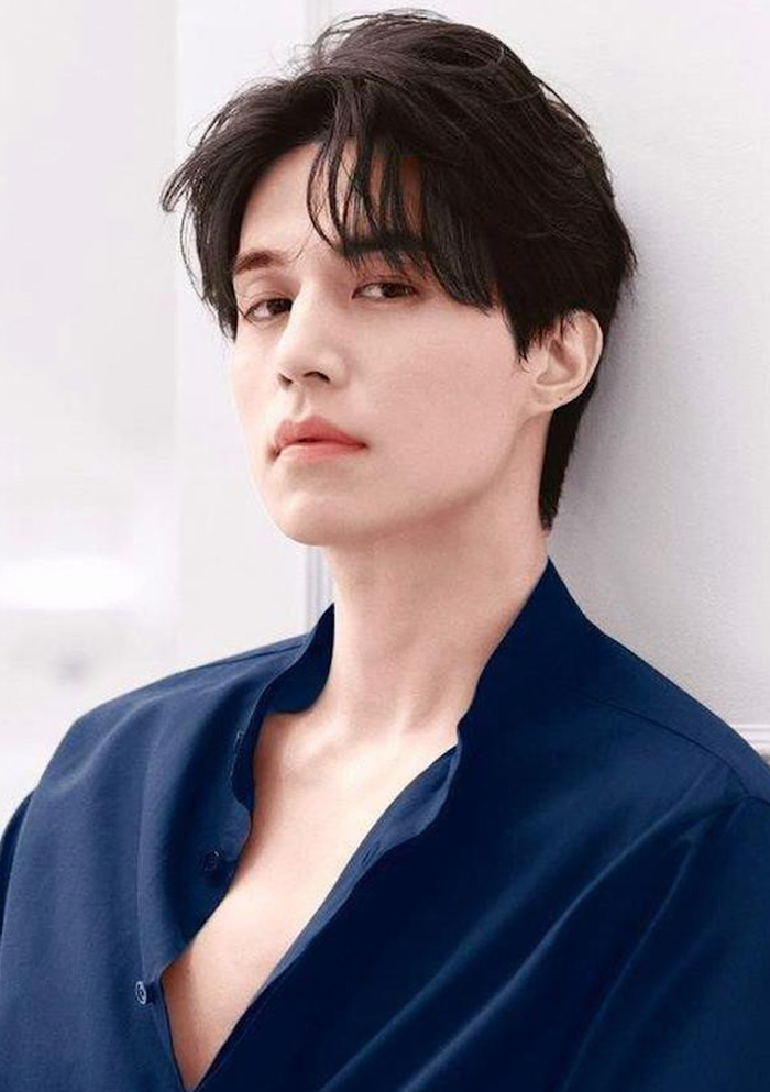 Nam diễn viên gây chú ý khi đảm nhận vai chính trong bộ phim truyền hình của đài JTBC phát sóng năm 2025, qua đó tiếp tục chứng minh khả năng biến hóa đa dạng trong diễn xuất.