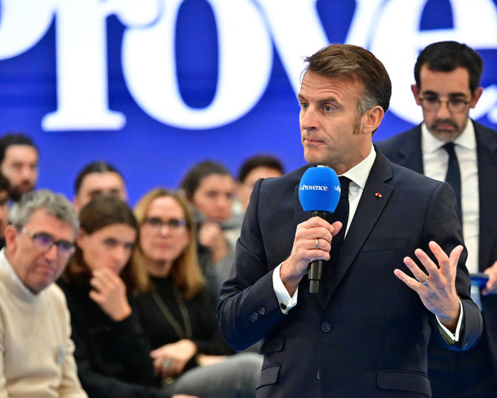 Tổng thống Emmanuel Macron, người đóng vai trò chủ chốt trong việc soạn thảo dự luật, đã tham dự một cuộc tranh luận về tác động của mạng xã hội hồi đầu tháng này tại Marseille. Ảnh: Christian Liewig -Pool/Sipa/Shutterstock