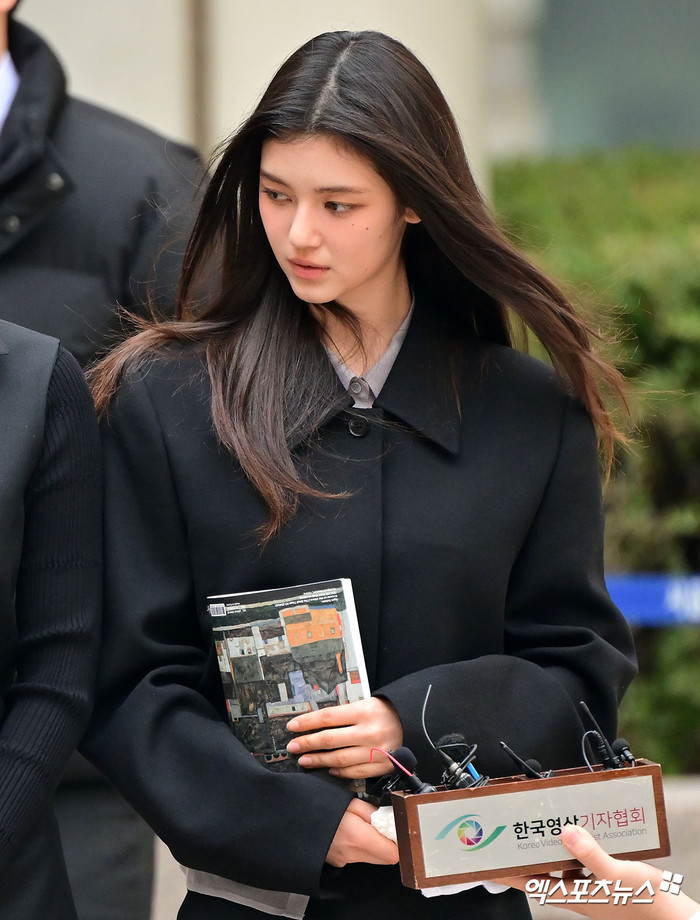 Sự im lặng của Danielle (NewJeans) giữa căng thẳng với ADOR: Chiến lược hay dấu hiệu bất ổn? Ảnh 1