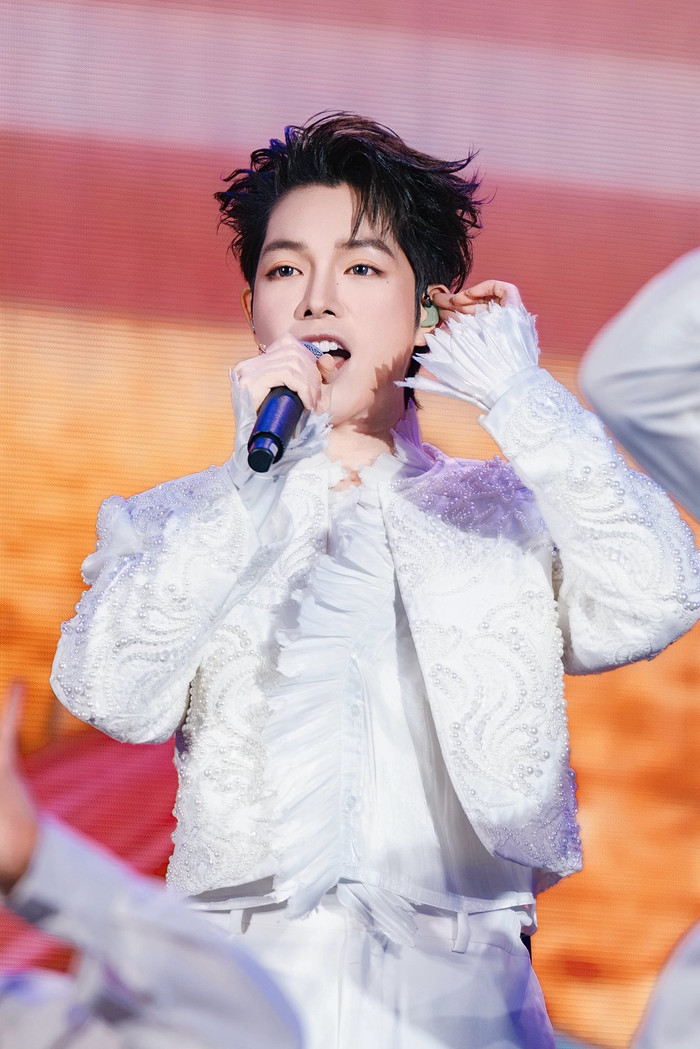 Đức Phúc tặng quà hơn 100 triệu đồng cho khán giả Ảnh 4