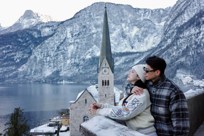 Phú Cường lựa chọn đăng ảnh chụp chung với Hương Giang để đăng vào những ngày cuối năm 2025. Ảnh: FBNV