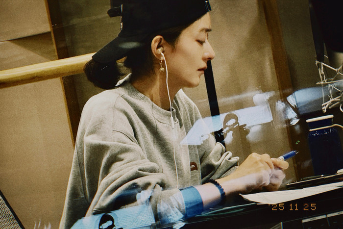 Triệu Lệ Dĩnh luôn làm việc chăm chỉ, hết mình với từng vai diễn. Ảnh: Weibo