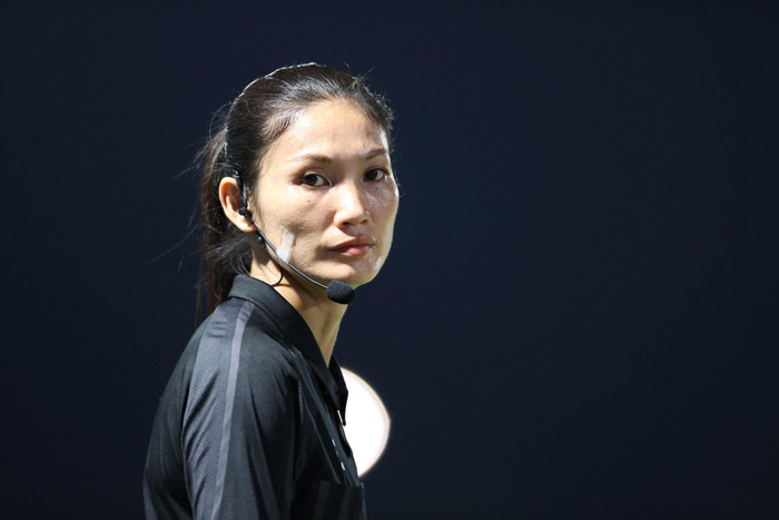 Sai lầm gây bão nhưng nữ trọng tài Lào vẫn giữ đẳng FIFA, và gần như không có bất cứ thông tin nào về việc AFC xử lý ra sao. Ảnh: Anh Đồng