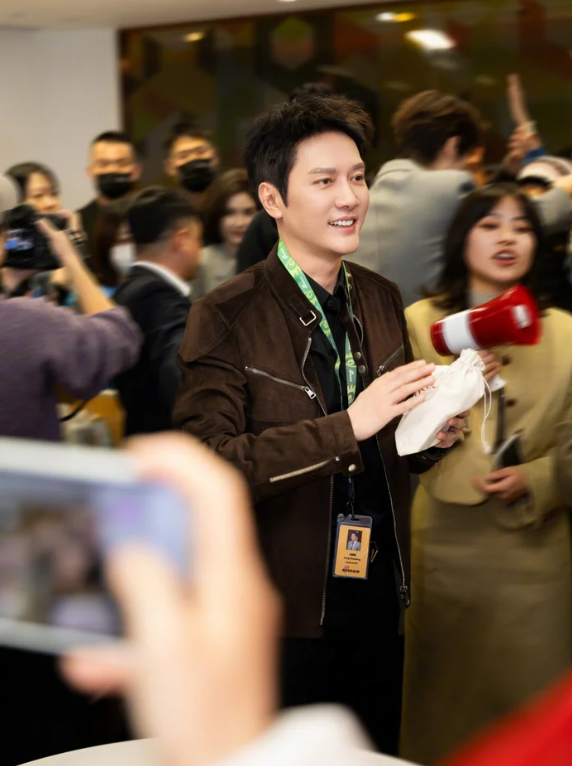 Phùng Thiệu Phong xuất hiện lẻ bóng tại các sự kiện, sự nghiệp chưa có cú bật đáng kể sau ly hôn