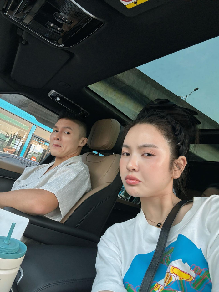 Vợ chồng tiền đạo Quang Hải thường xuyên sử dụng mẫu xe này trong mọi hoạt động thường ngày. (Ảnh: FBNV)