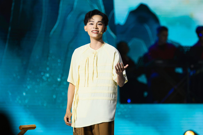 Hồ Văn Cường hát lại ca khúc nổi tiếng của Phi Nhung và Như Quỳnh, khán giả phản ứng mạnh Ảnh 1