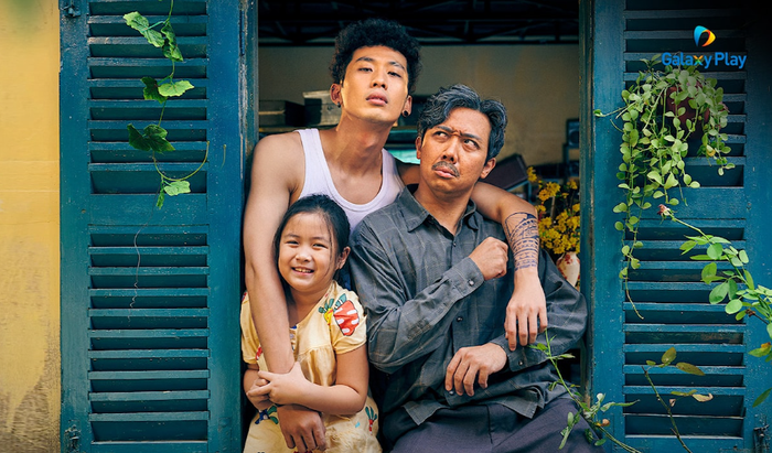 Bố Già tạo cột mốc lịch sử phòng vé, trong khi Gái già lắm chiêu 5 dù được đánh giá cao vẫn bị lu mờ khi đối đầu trực diện