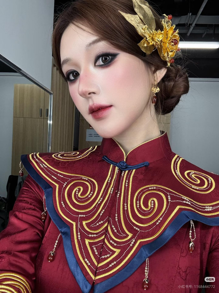 Tạo hình mới có phần ma mị, khác với vẻ trong trẻo thường thấy ở Triệu Lộ Tư.