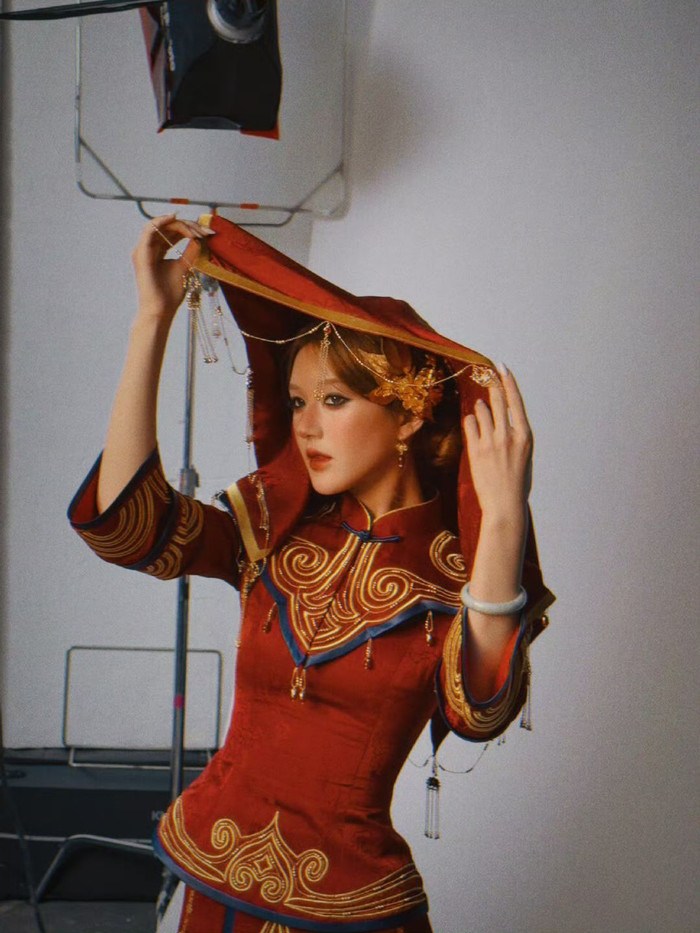 Loạt ảnh mới của Triệu Lộ Tư nhanh chóng thu hút sự quan tâm từ cộng đồng mạng.