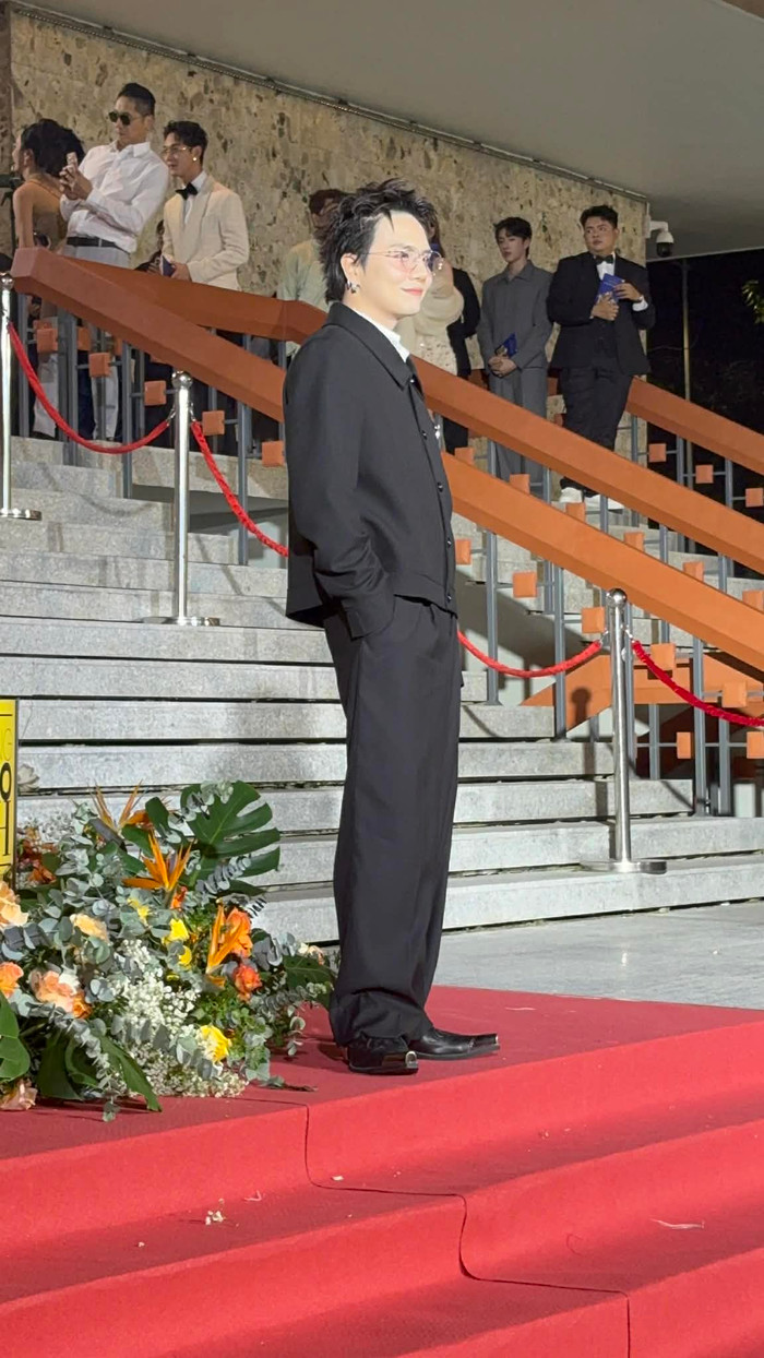 Duy Khánh xuất hiện bảnh bao ở thảm đỏ.