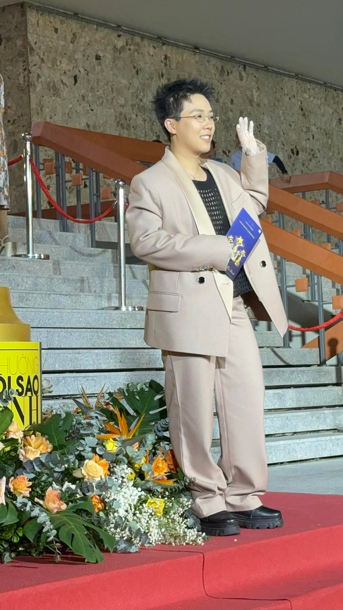 Ca - nhạc sĩ Kai Đinh.