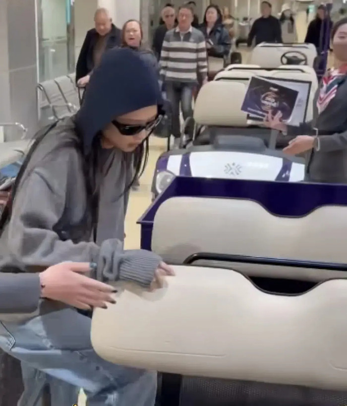 Jennie bị chỉ trích không thân thiện, xem thường khán giả châu Á Ảnh 3